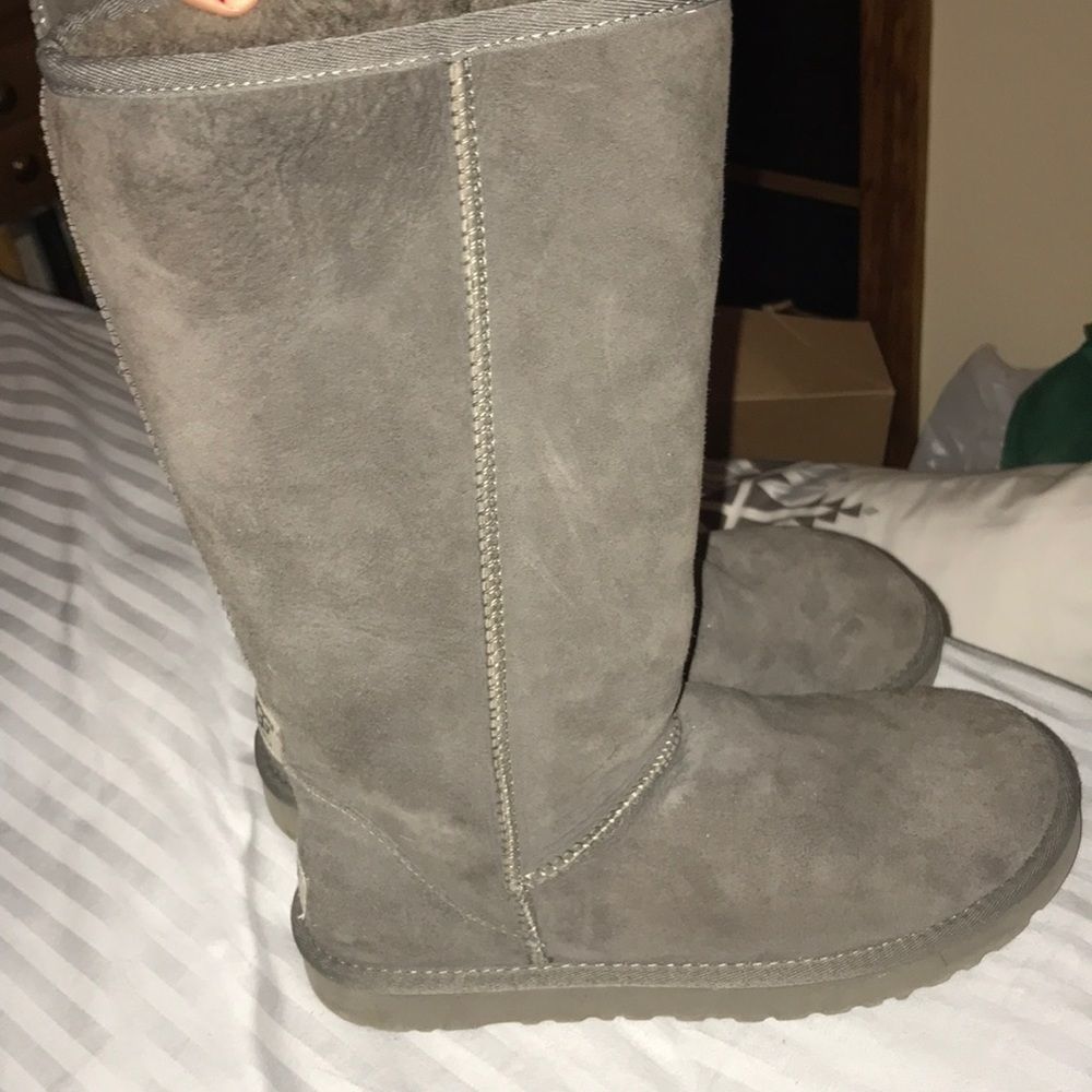 Perfect Condition Grey Ugg Boots - image 1